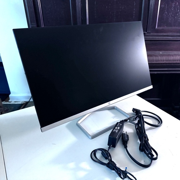 HP 21”Monitor and Inland keyboard with wired mouse.